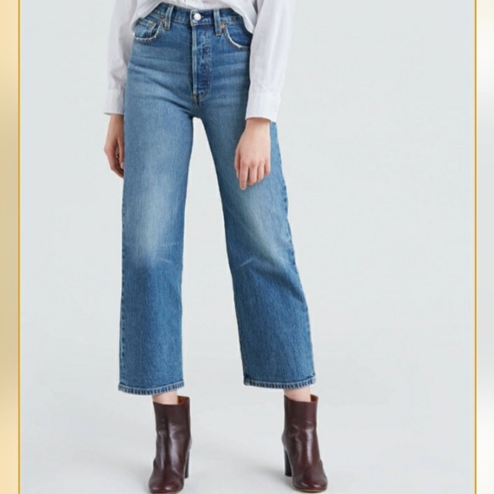 Levis Premium Ribcage Straight Leg Button Fly Ankle Denim Light Wash